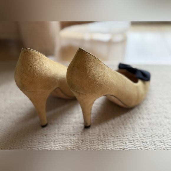 CHANEL Women Suede Pumps, Bow, CC Logo. 3" Heels, Size 37, Beige. Authentic - Picture 10 of 16